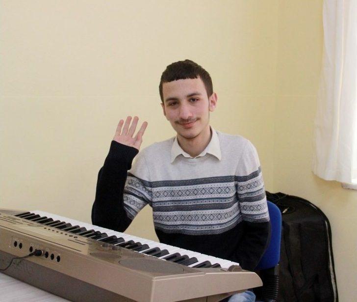 Engelli Öğrenciler Murat Boz’u Memleketine Davet Etti G2