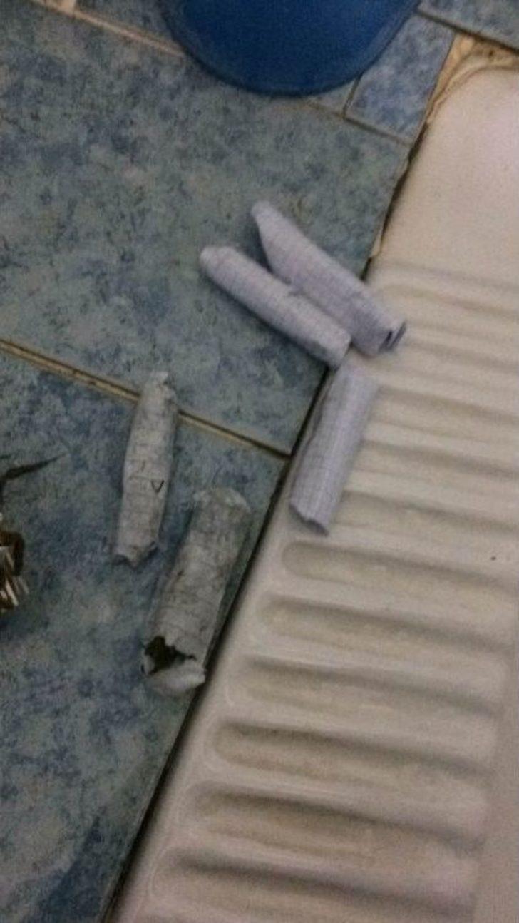 Tuvalete Atılan Uyuşturucu Paketlerini Polis Buldu G5