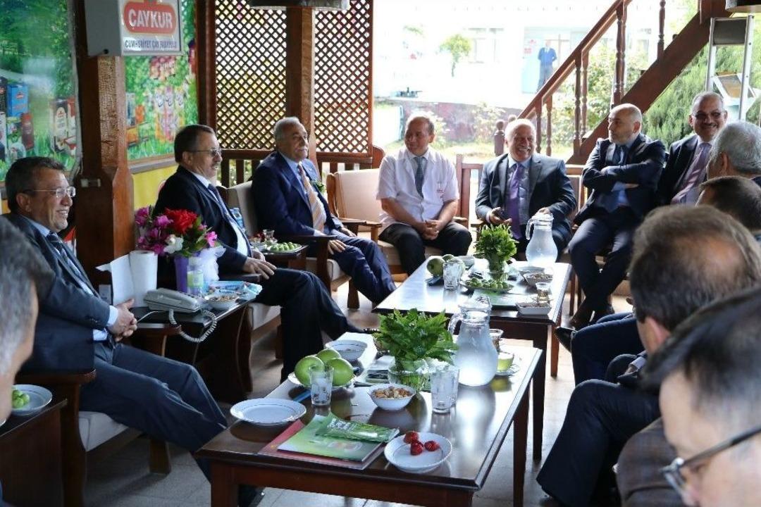 Bakan Fakıbaba: "t&uuml;rk Halkı Ekmek Yemeyebilir Ama Mutlaka Ve Mutlaka &Ccedil;ay İ&ccedil;ecektir"