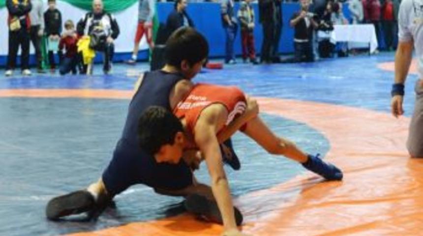 Osmangazili Güreşçiler Dolu Dizgin