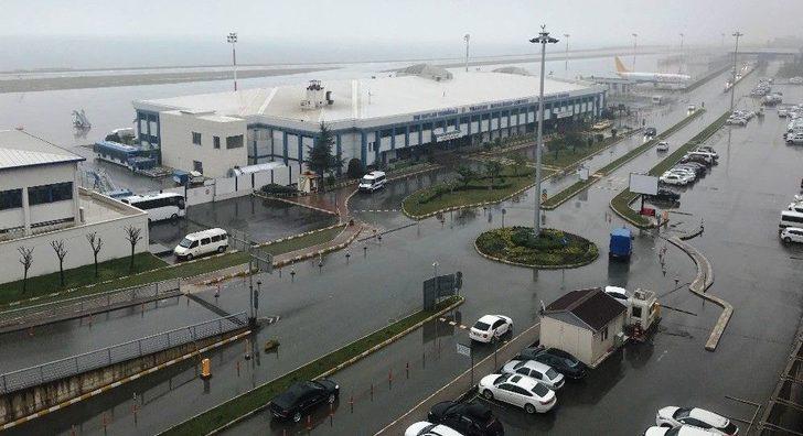 Trabzon’da Sis Hava Ulaşımını Olumsuz Etkiledi