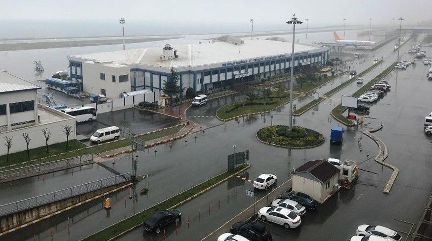 Trabzon&rsquo;da Sis Hava Ulaşımını Olumsuz Etkiledi