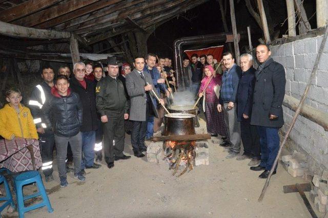 Sakarya’da Köylüler Afrinde Görev Yapan Mehmetçiğe Uğut Tatlısı Hazırlıyor