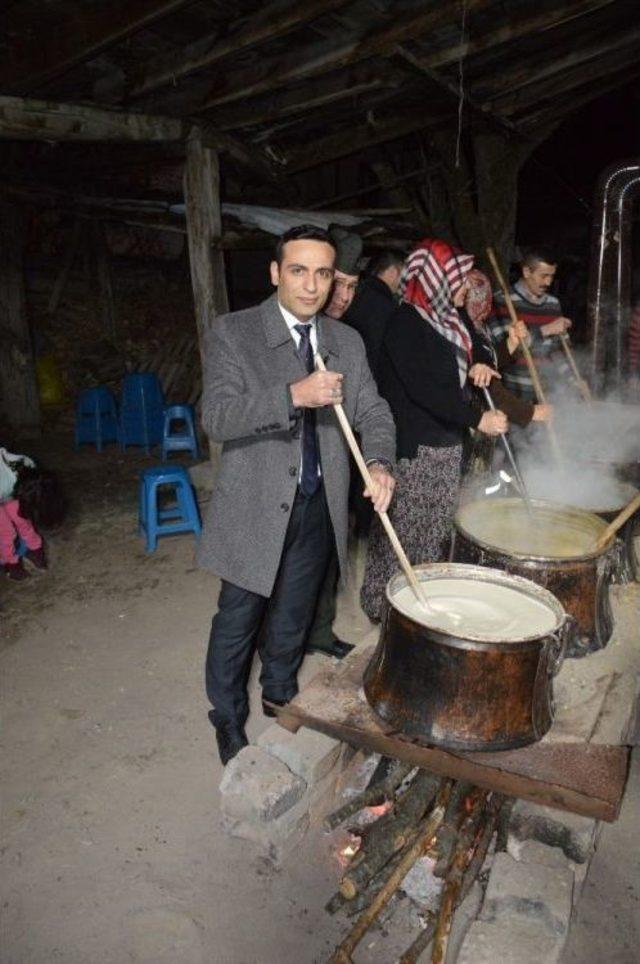 Sakarya’da Köylüler Afrinde Görev Yapan Mehmetçiğe Uğut Tatlısı Hazırlıyor