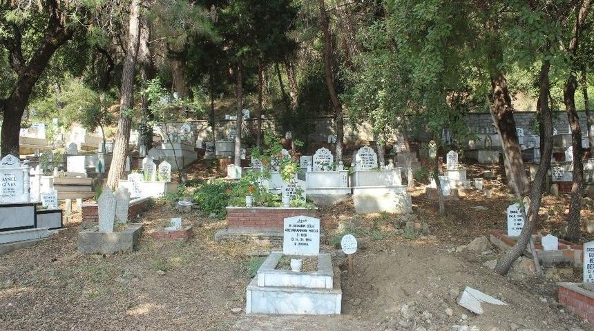 Mezarı Tahrip Edip "bu İş Bitmedi" Yazan Ş&uuml;pheli Yakalandı