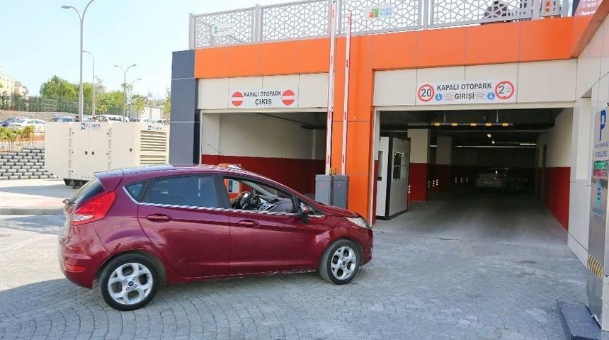 Başakşehir&rsquo;de Dolu Uyarısı Nedeniyle Kapalı Pazarlar Otopark Oldu