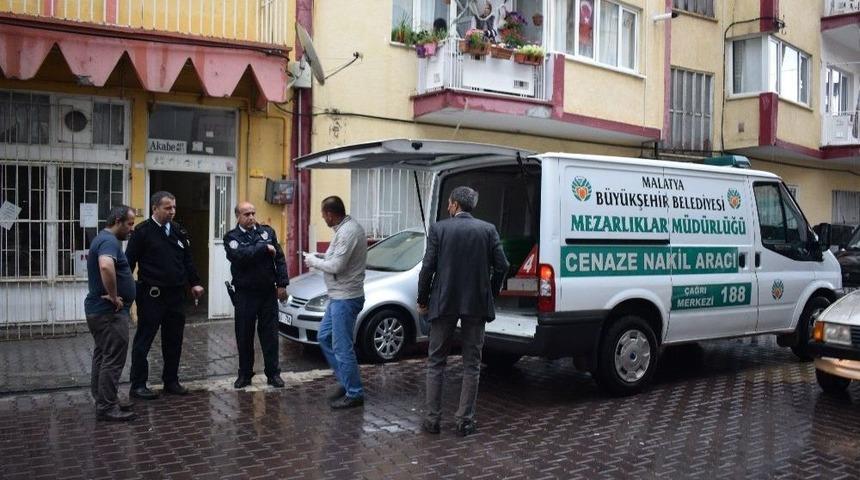 5 &Ccedil;ocuk Babası Evinde &Ouml;l&uuml; Bulundu