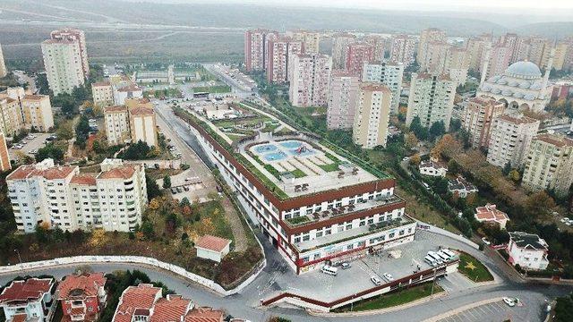 Başakşehir’de Dolu Uyarısı Nedeniyle Kapalı Pazarlar Otopark Oldu