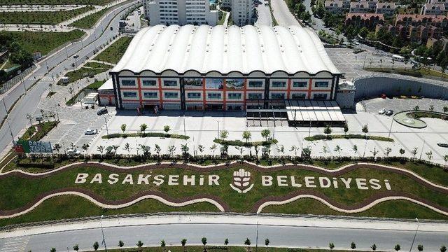 Başakşehir’de Dolu Uyarısı Nedeniyle Kapalı Pazarlar Otopark Oldu