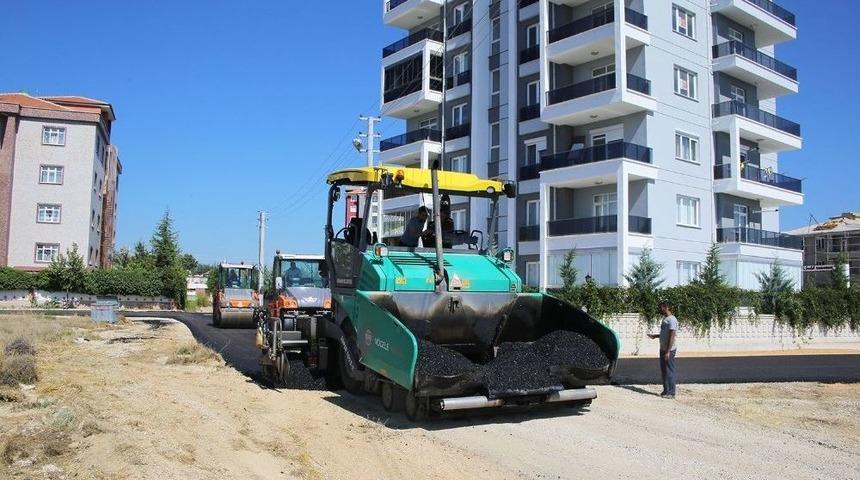 Karaman Belediyesi, Laren&rsquo;de Mahallesinde Asfalt &Ccedil;alışmalarını Tamamlıyor