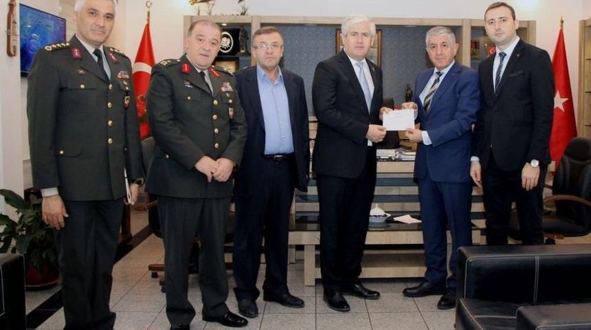 K&ouml;yl&uuml; Kadınlar Ekmek Paralarını Mehmet&ccedil;iklere Bağışladı