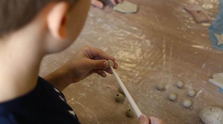 Seramik At&ouml;lyesinde &Ccedil;ocuklar Hayallerini Yoğuruyor