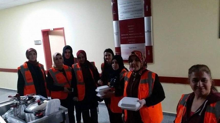 Hastanede Tedavi G&ouml;ren Askerlere Ev Yemeği