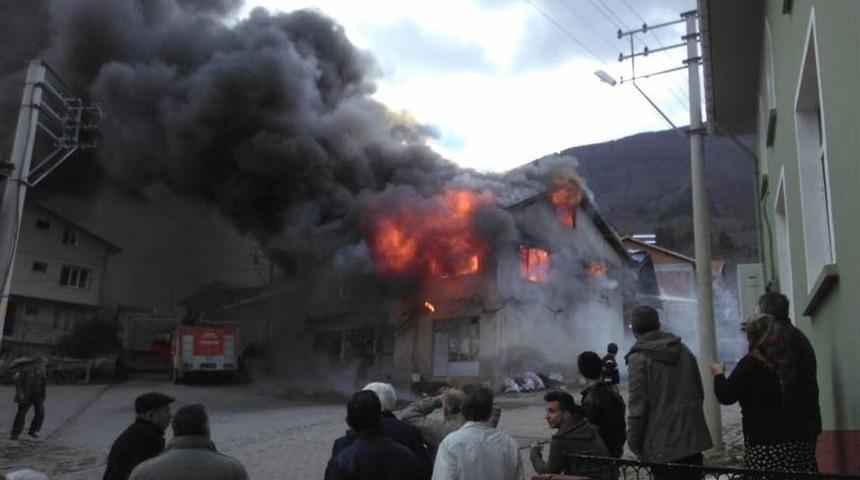 Simav&rsquo;da Korkutan Yangın