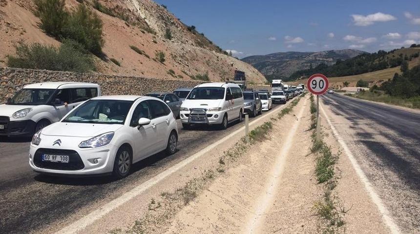 Tokat’ta İş Makinesi Devrildi: 2 Yaralı