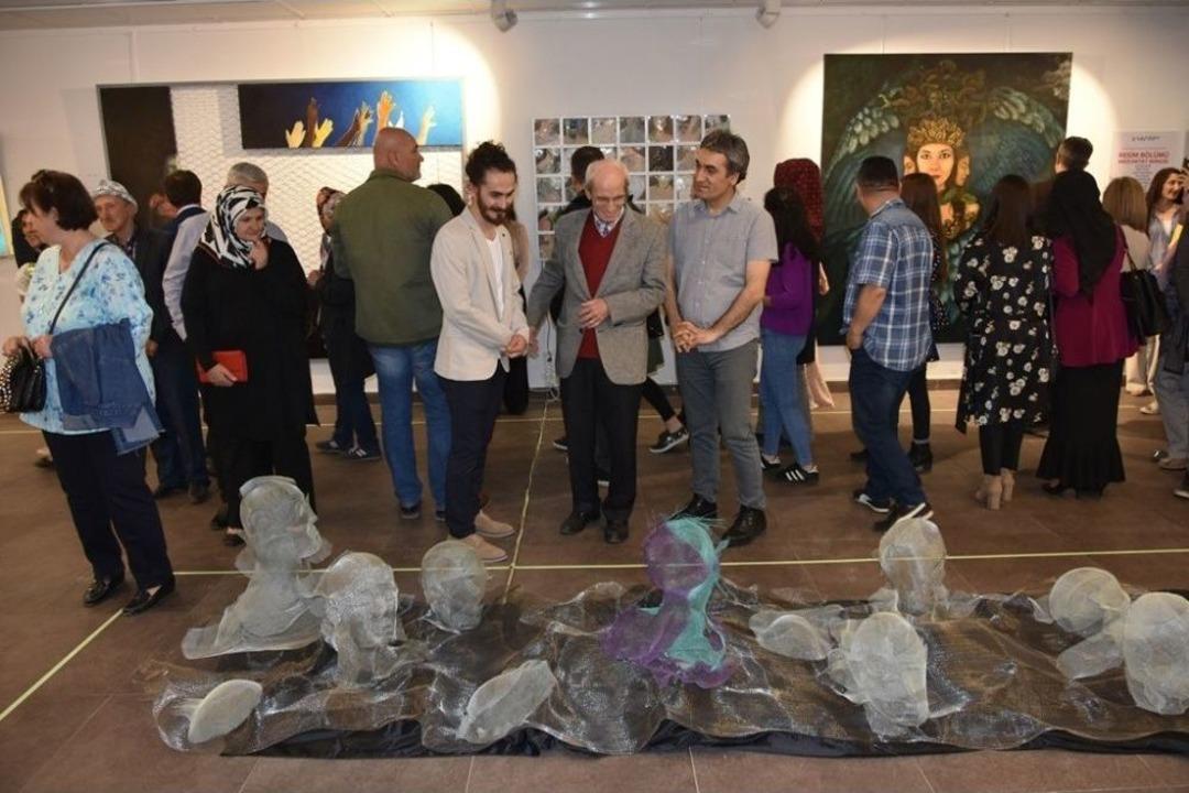 Om&uuml; Gsf Resim B&ouml;l&uuml;m&uuml;n&uuml;n İlk Mezuniyet Sergisi