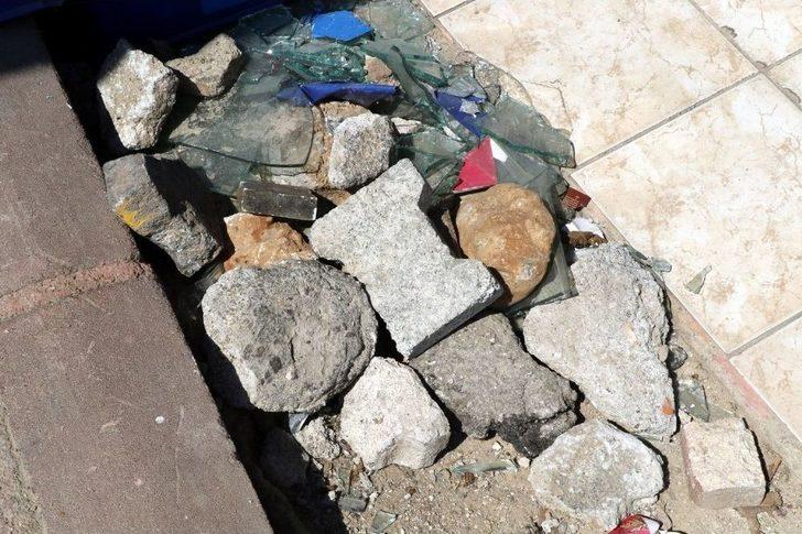 Türk Bayrağı İle ‘reis’ Yazısı Asılı Marketi Yakmaya Çalıştılar G4