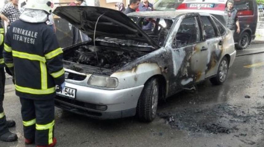 Yanan Otomobil Kullanılamaz Hale Geldi