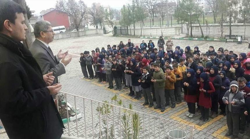 &Ouml;ğrenciler Askerler İ&ccedil;in Fetih Suresi Okudu