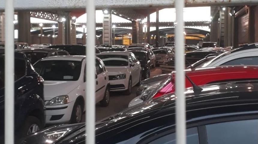 Kapalı Otoparklar Dolup Taşınca Pazaryeri Otoparka Çevrildi