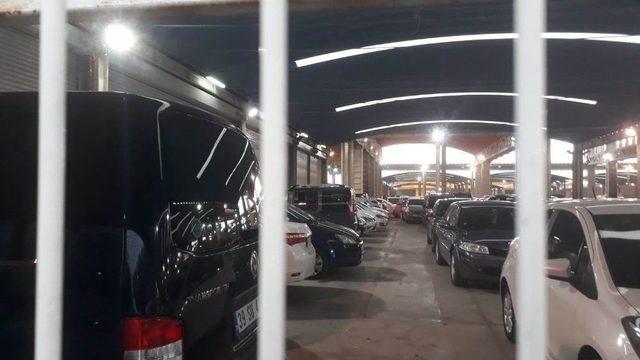 Kapalı Otoparklar Dolup Taşınca Pazaryeri Otoparka Çevrildi