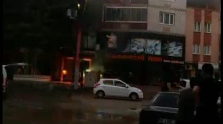 Bomba Gibi Patlayan Trafo Vatandaşı Korkuttu