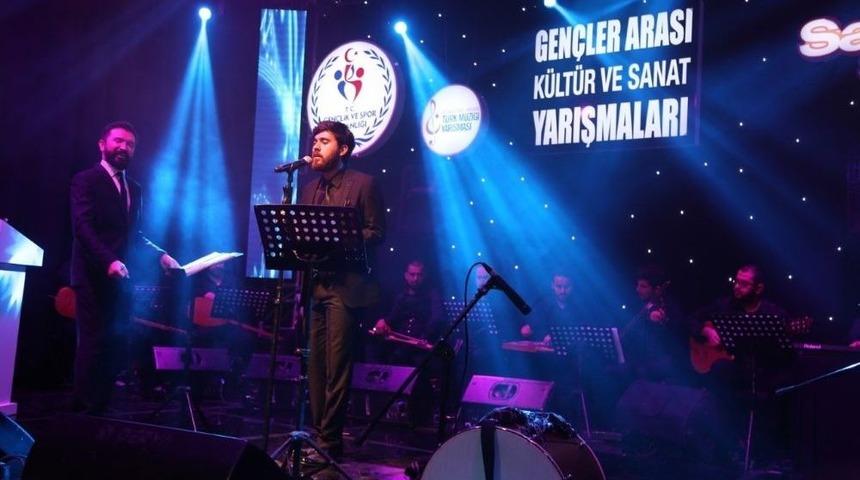 Bakan Bak Rize&rsquo;de Gen&ccedil;ler Arası K&uuml;lt&uuml;r Ve Sanat Yarışmalarının B&ouml;lge Finaline Katıldı