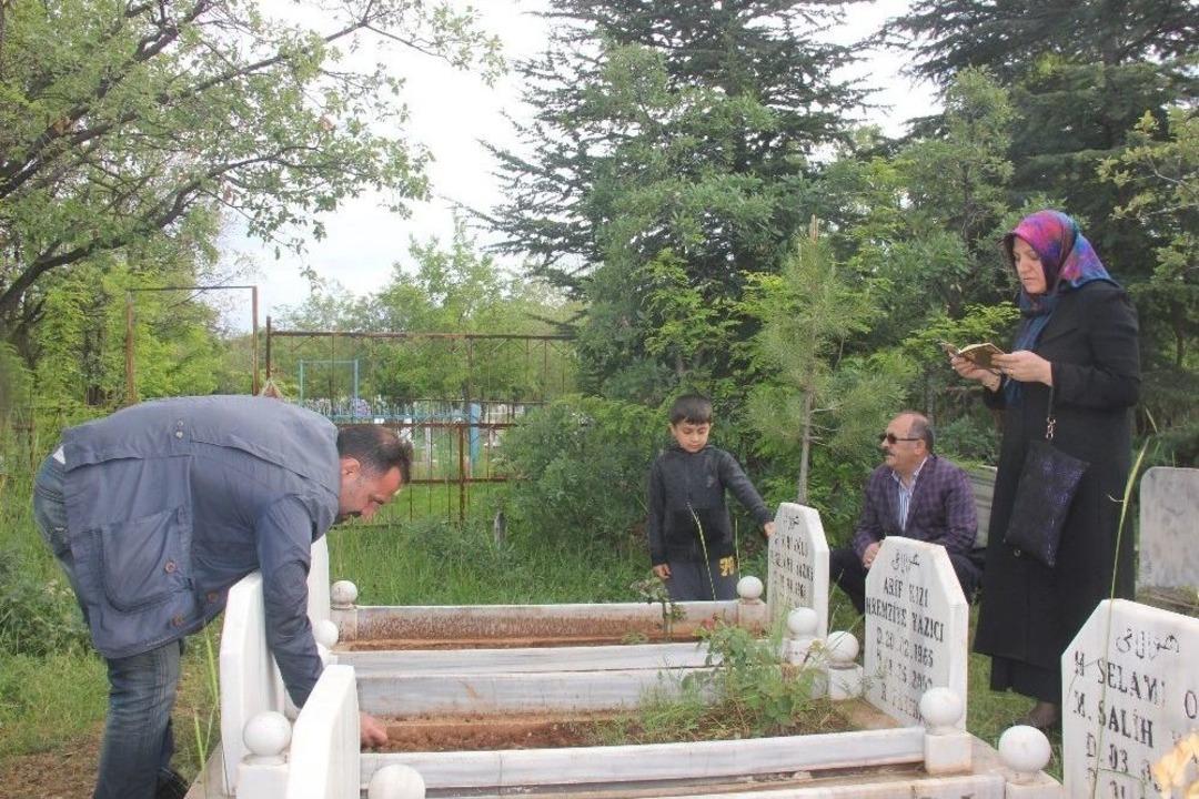 176 Kişinin Hayatını Kaybettiği Bing&ouml;l Depreminin 15. Yıld&ouml;n&uuml;m&uuml;