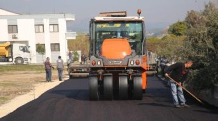 Erdemli&rsquo;de Asfalt &Ccedil;alışmaları Hız Kesmeden Devam Ediyor