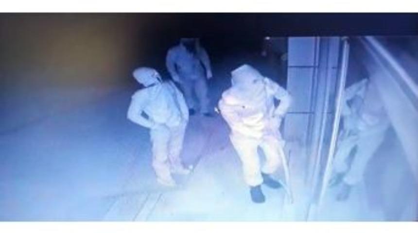 Maskeli Hırsızlardan Sopalı Soygun