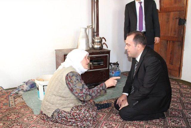 Kaymakam Karataş, İhtiya&ccedil; Sahibi Aileleri Ziyaret Etti 1