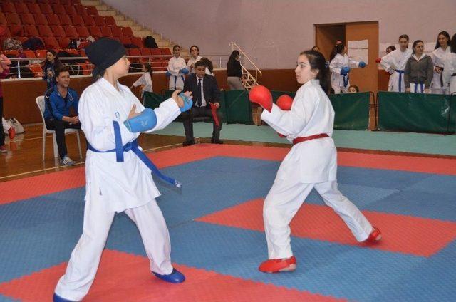 Karate İl Şampiyonası Tamamlandı