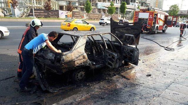 Ankara’da Seyir Halindeki Otomobil Alev Alev Yandı