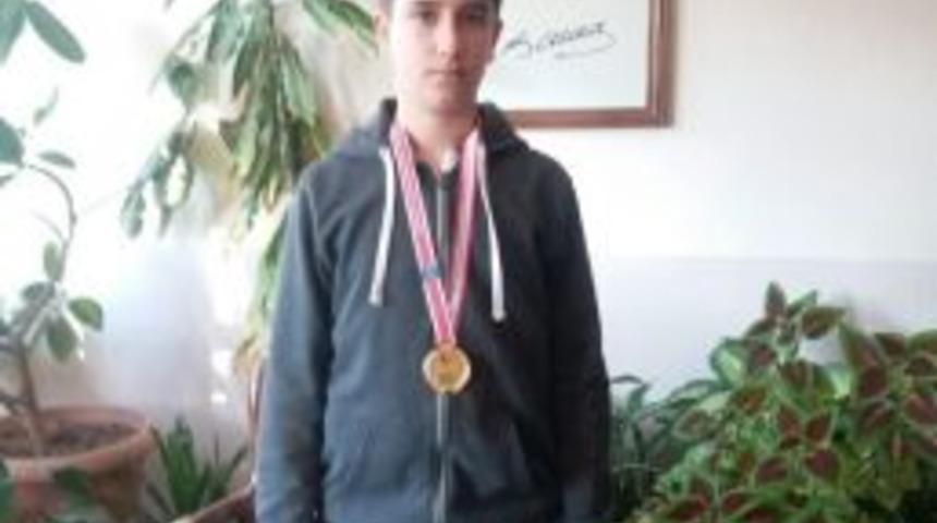 Burhaniyeli Alimert Okulunun Gururu Oldu