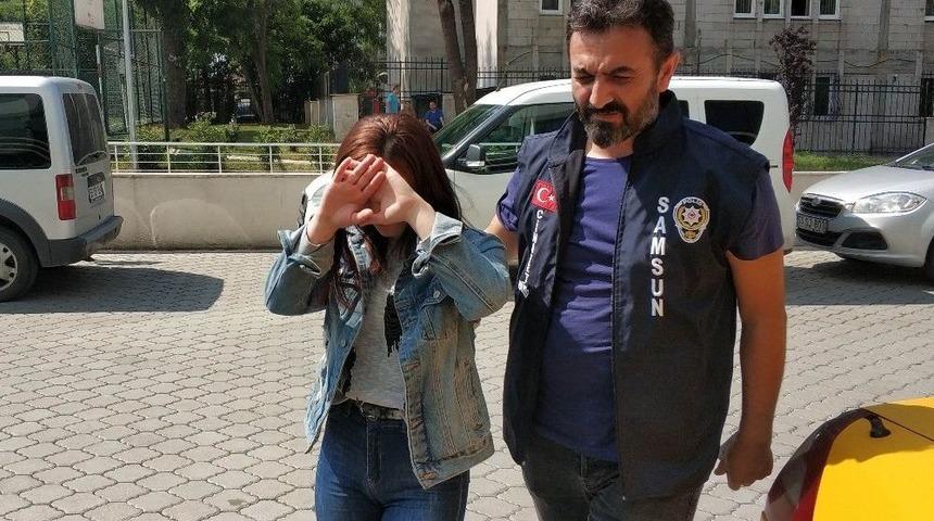 Gen&ccedil; Kız &rsquo;bakışma&rsquo; Y&uuml;z&uuml;nden Diğer Kızı Bı&ccedil;akla Ağır Yaraladı
