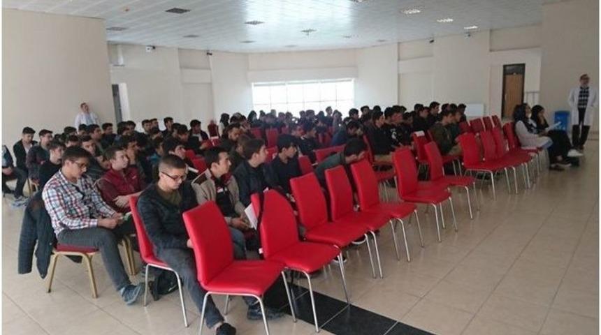 Uşak &Uuml;niversitesi &Ouml;ğrencilerinden Hastalara Moral Ziyareti