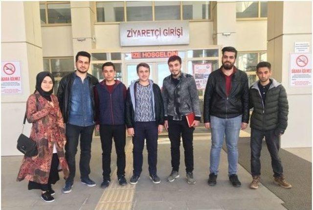 Uşak Üniversitesi Öğrencilerinden Hastalara Moral Ziyareti