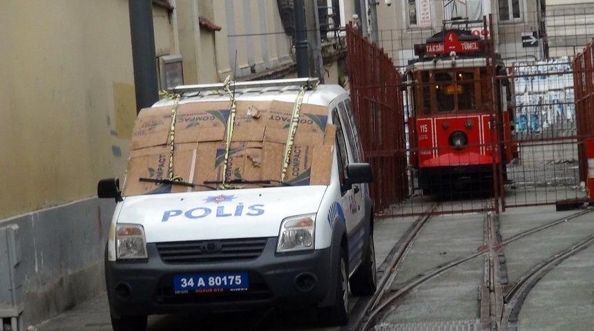 Taksim’de Polis Aracına Dolu Önlemi