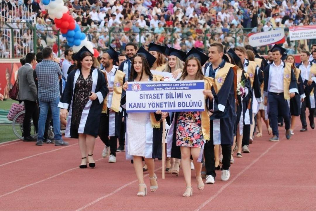 &Ccedil;om&uuml;&rsquo;de 9 Bin &Ouml;ğrenci Mezun Oldu