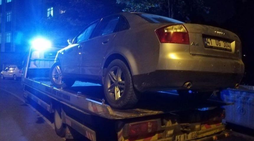 Alkoll&uuml; S&uuml;r&uuml;c&uuml; Park Halindeki 4 Otomobile &Ccedil;arptı: 1 Yaralı