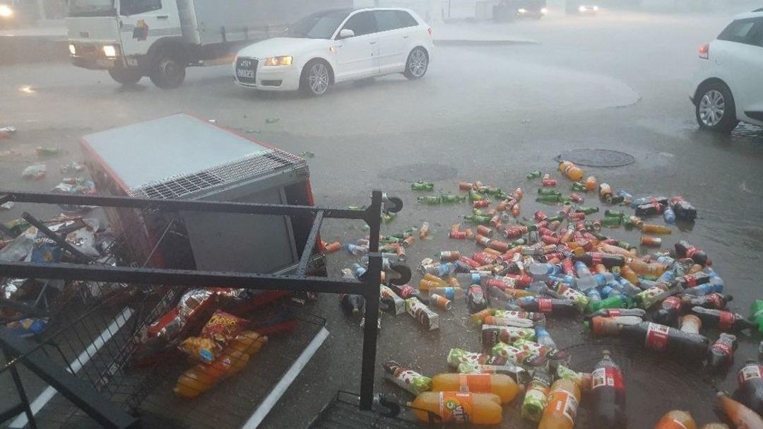 D&uuml;zce&rsquo;de Fırtına Ve Yağış Bir Anda Bastırdı, Ortalık Savaş Alanına D&ouml;nd&uuml;