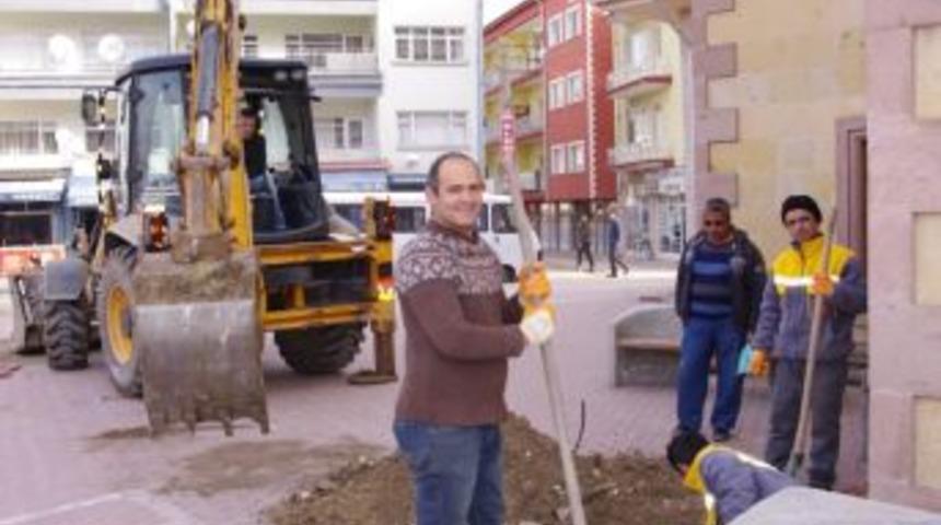 Kaman &Ccedil;arşı Cami &Ouml;n&uuml;ne G&uuml;neşlik Kuruluyor
