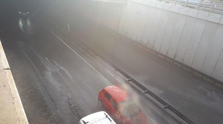 Sağanak Yağış D-650 Karayolunu Ulaşıma Kapattı