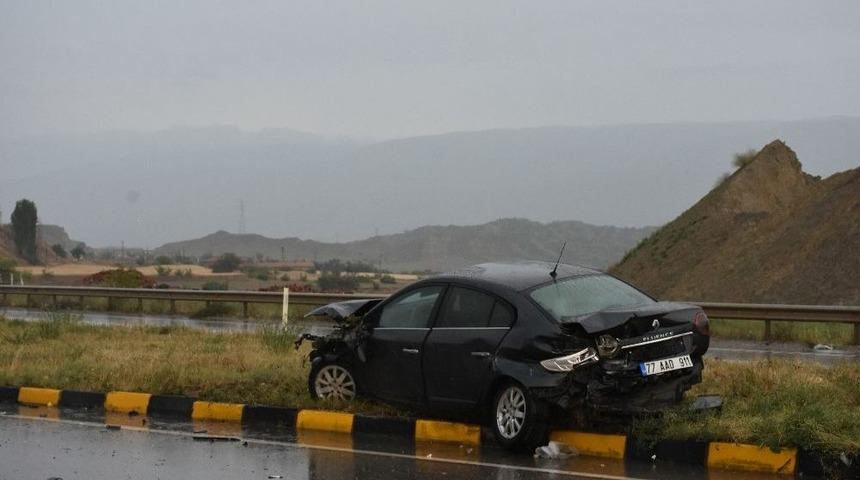 Tosya Yeni Sanayi Kavşağında Trafik Kazası: 2 Yaralı
