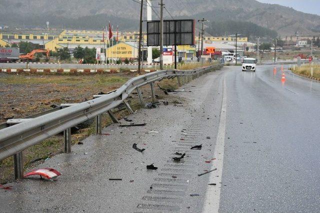 Tosya Yeni Sanayi Kavşağında Trafik Kazası: 2 Yaralı