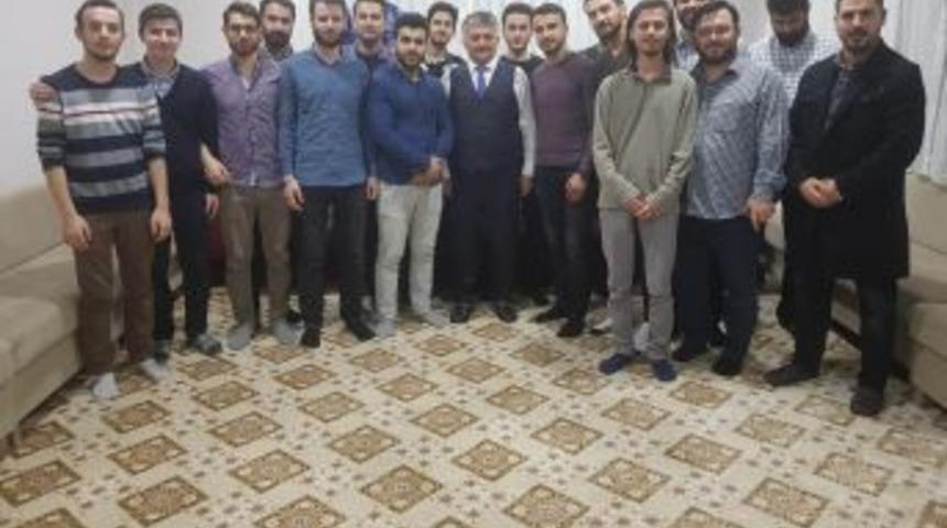 Vali Yazıcı, &Ouml;ğrenci Yurdunu Ziyaret Etti