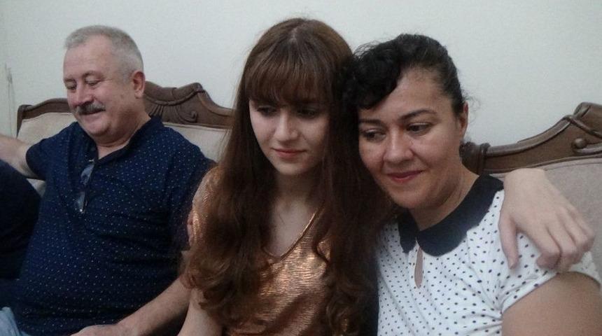 K&uuml;tahyalı Elif Taş, Lgs&rsquo;de T&uuml;m Soruları Yanıtladı