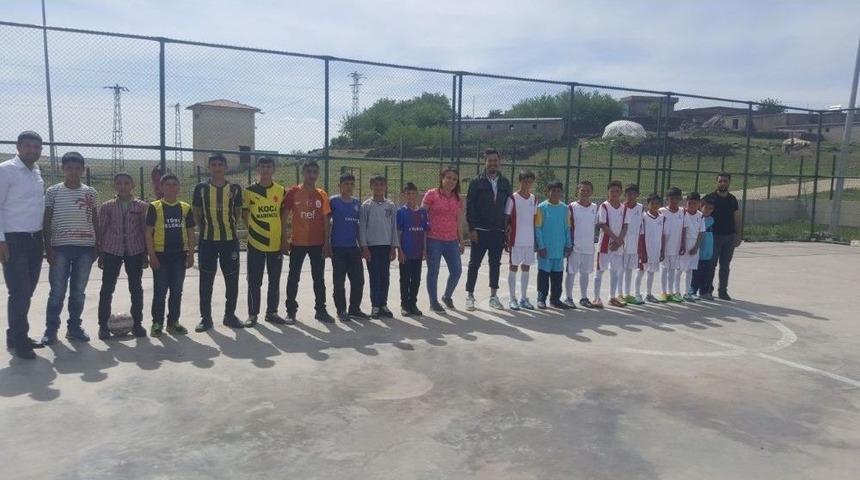 K&ouml;y Okulları Arasında D&uuml;zenlenen Futbol Turnuvası Sona Erdi