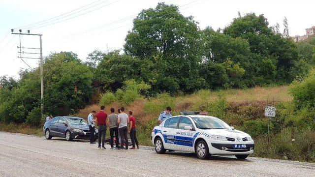 Tosya’da Otomobil İle Motosiklet Çarpıştı: 2 Yaralı