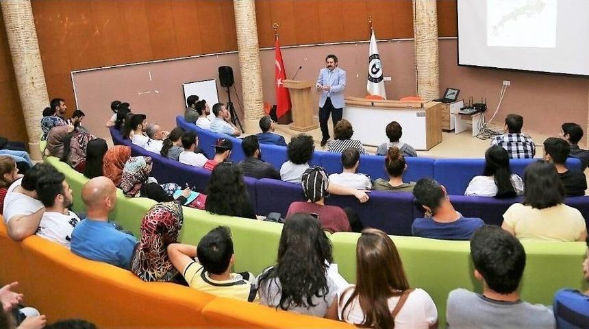 Ad&uuml;&rsquo;de &lsquo;modern Sek&uuml;lerizm Ve Değer Algısı&rsquo; Konferansı